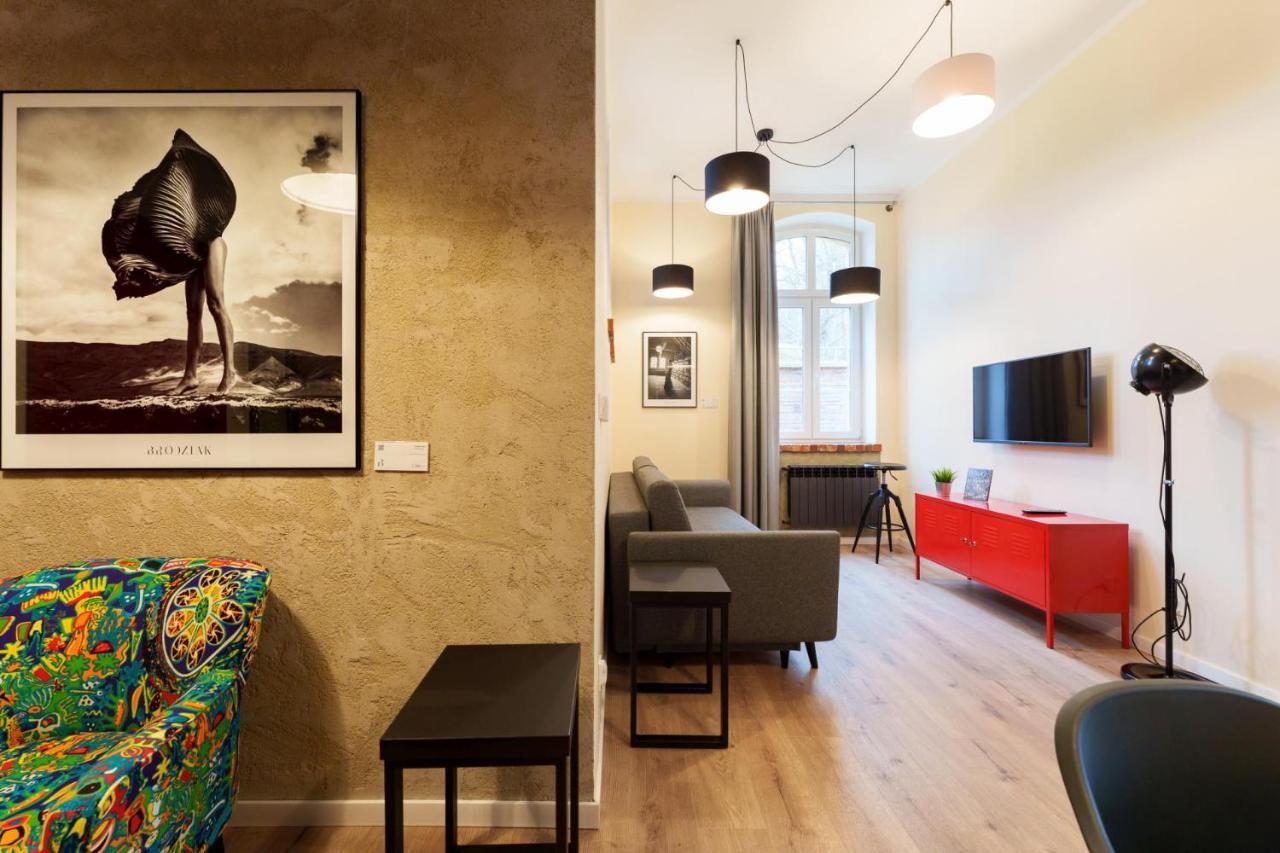 Foto Loft - Vinci - Z Prywatnym Monitorowanym Parkingiem - Space Apartment